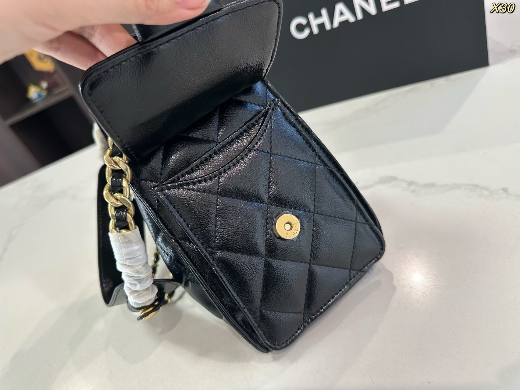 Chanel 25 Bag Hobo Shoulder Bag in Black Calfskin with Gold Hardware (22x15cm)
