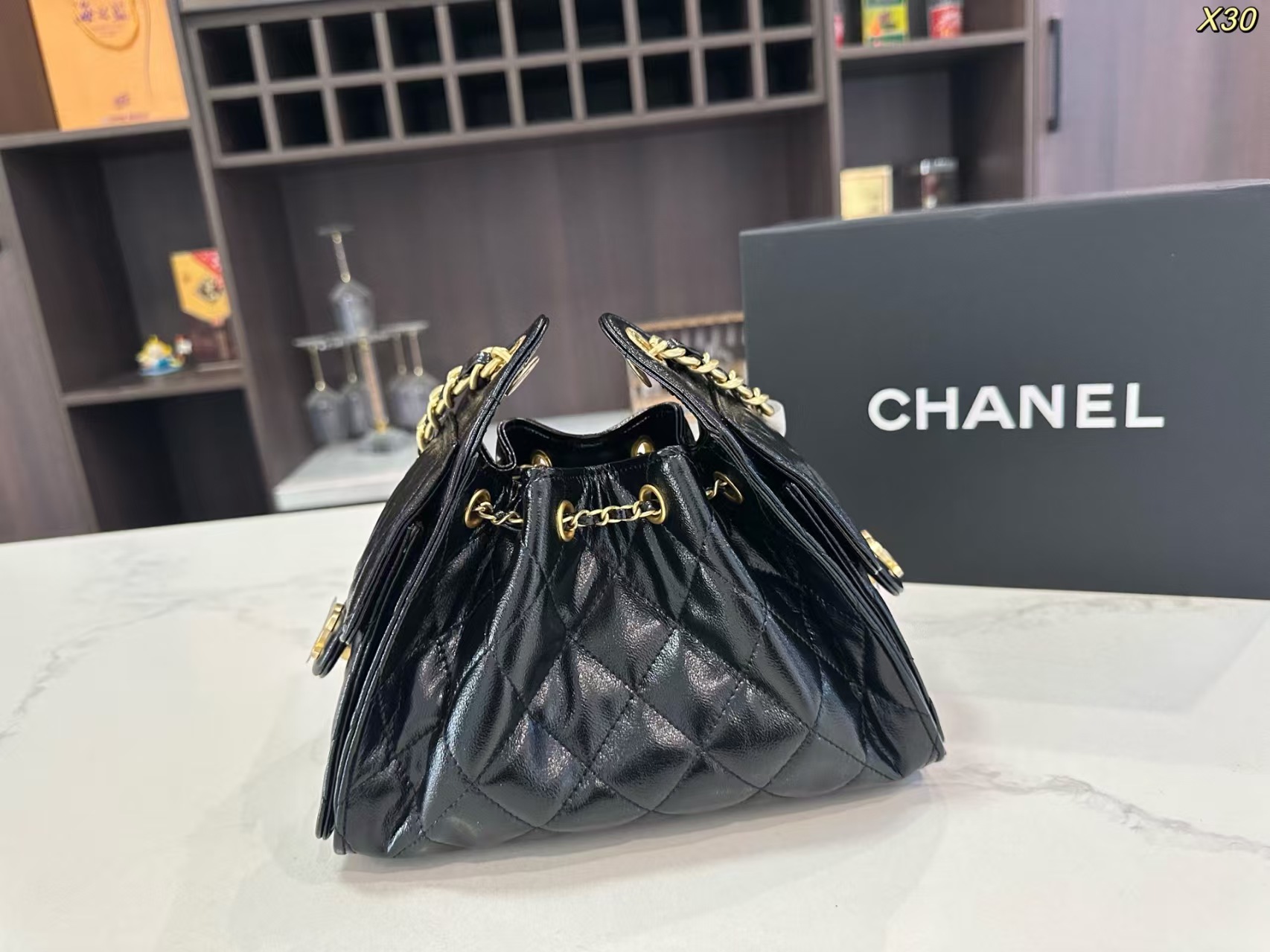 Chanel 25 Bag Hobo Shoulder Bag in Black Calfskin with Gold Hardware (22x15cm)