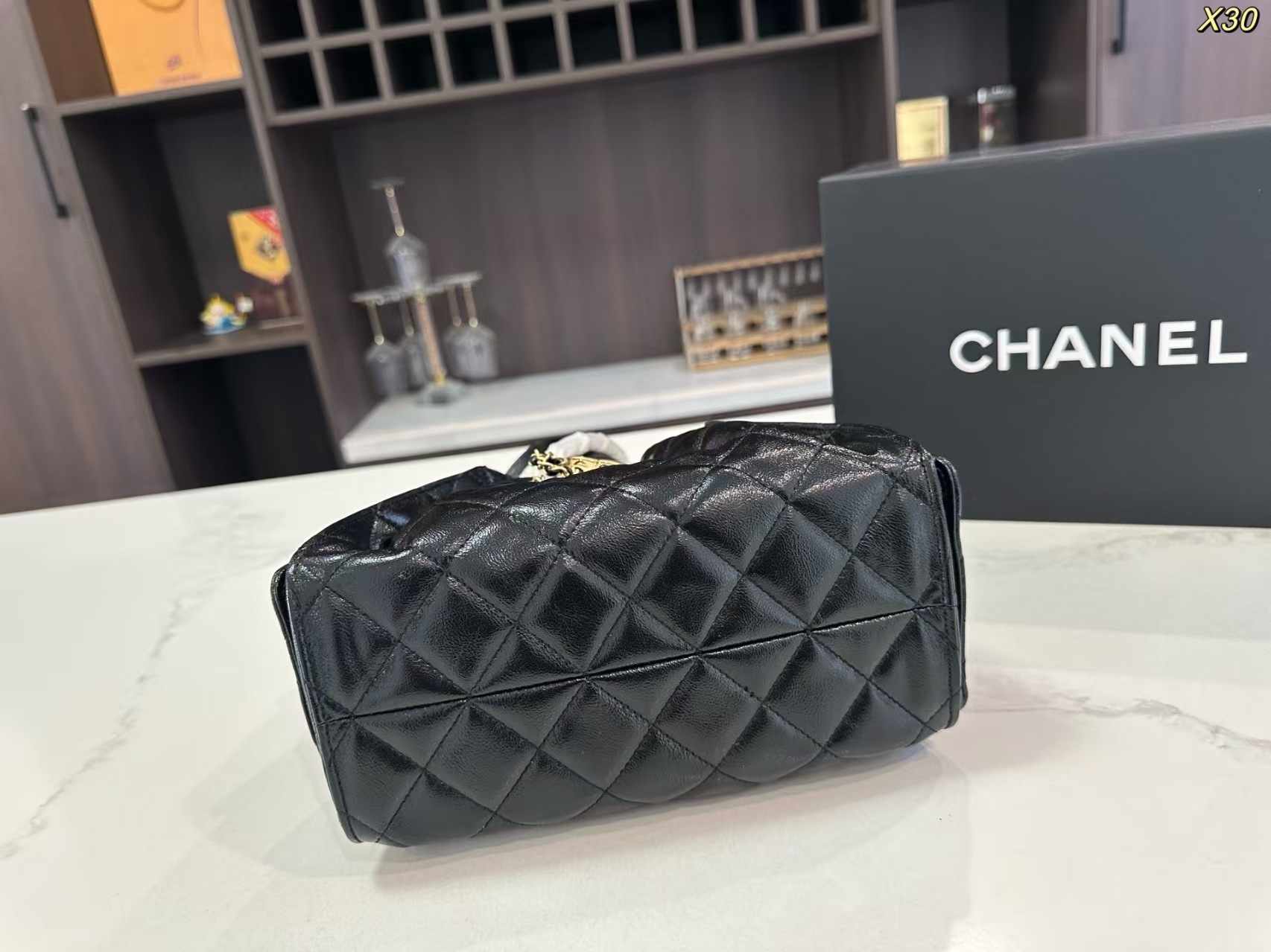 Chanel 25 Bag Hobo Shoulder Bag in Black Calfskin with Gold Hardware (22x15cm)