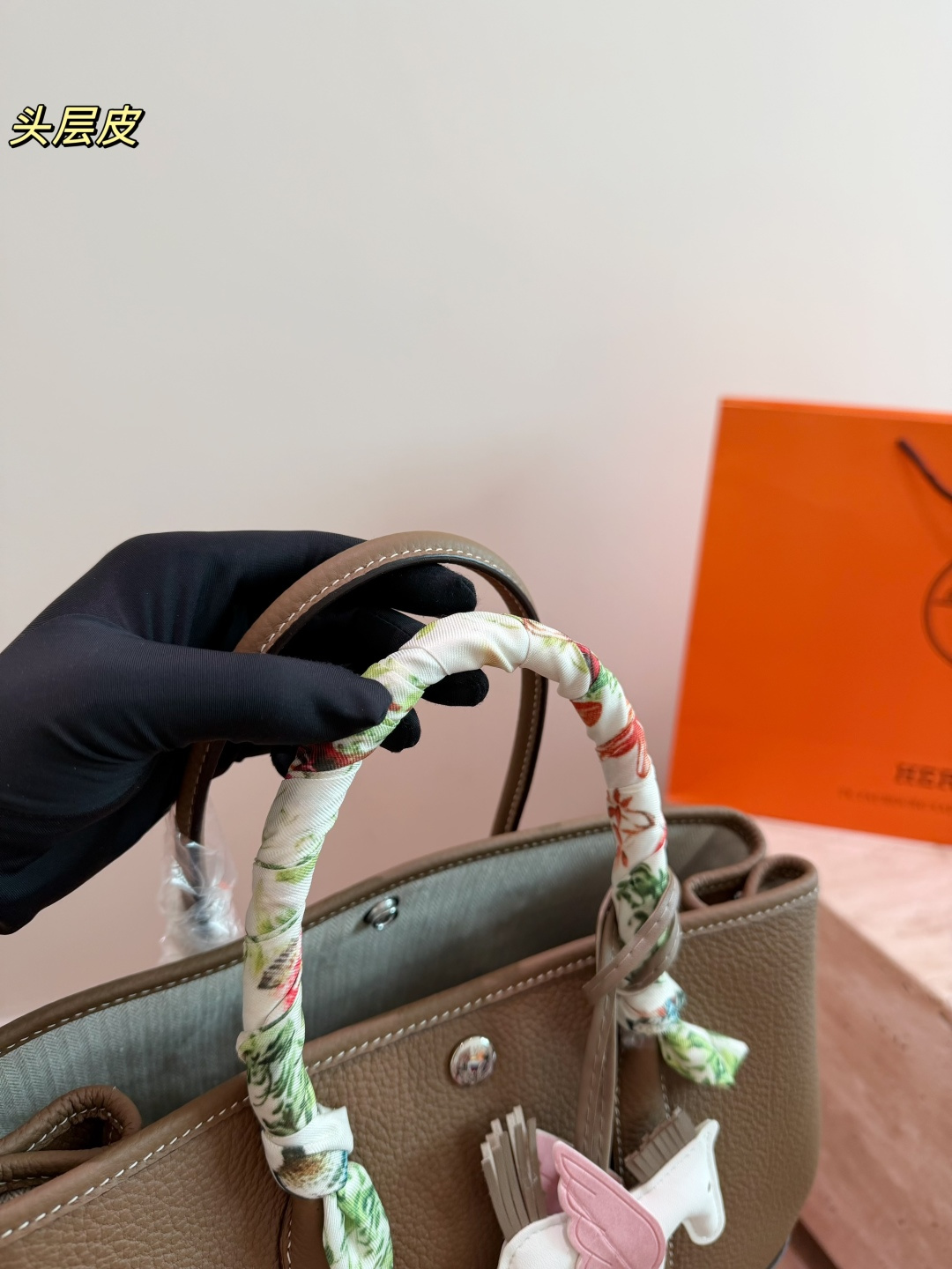 Elegant Garden-Style 30cm Negonda Top-Grain Leather Tote Bag with Silk Scarf & Horse Charm