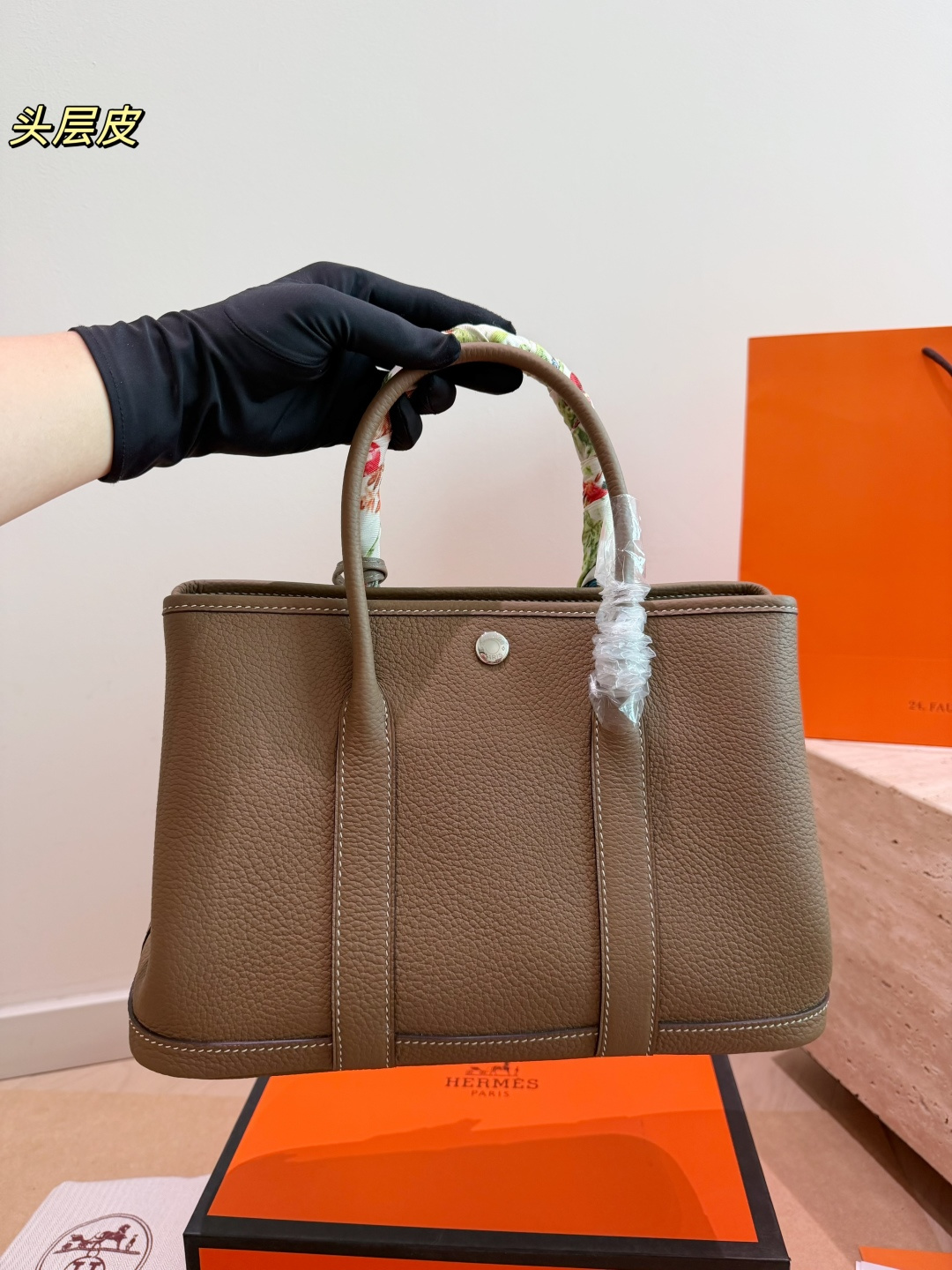 Elegant Garden-Style 30cm Negonda Top-Grain Leather Tote Bag with Silk Scarf & Horse Charm