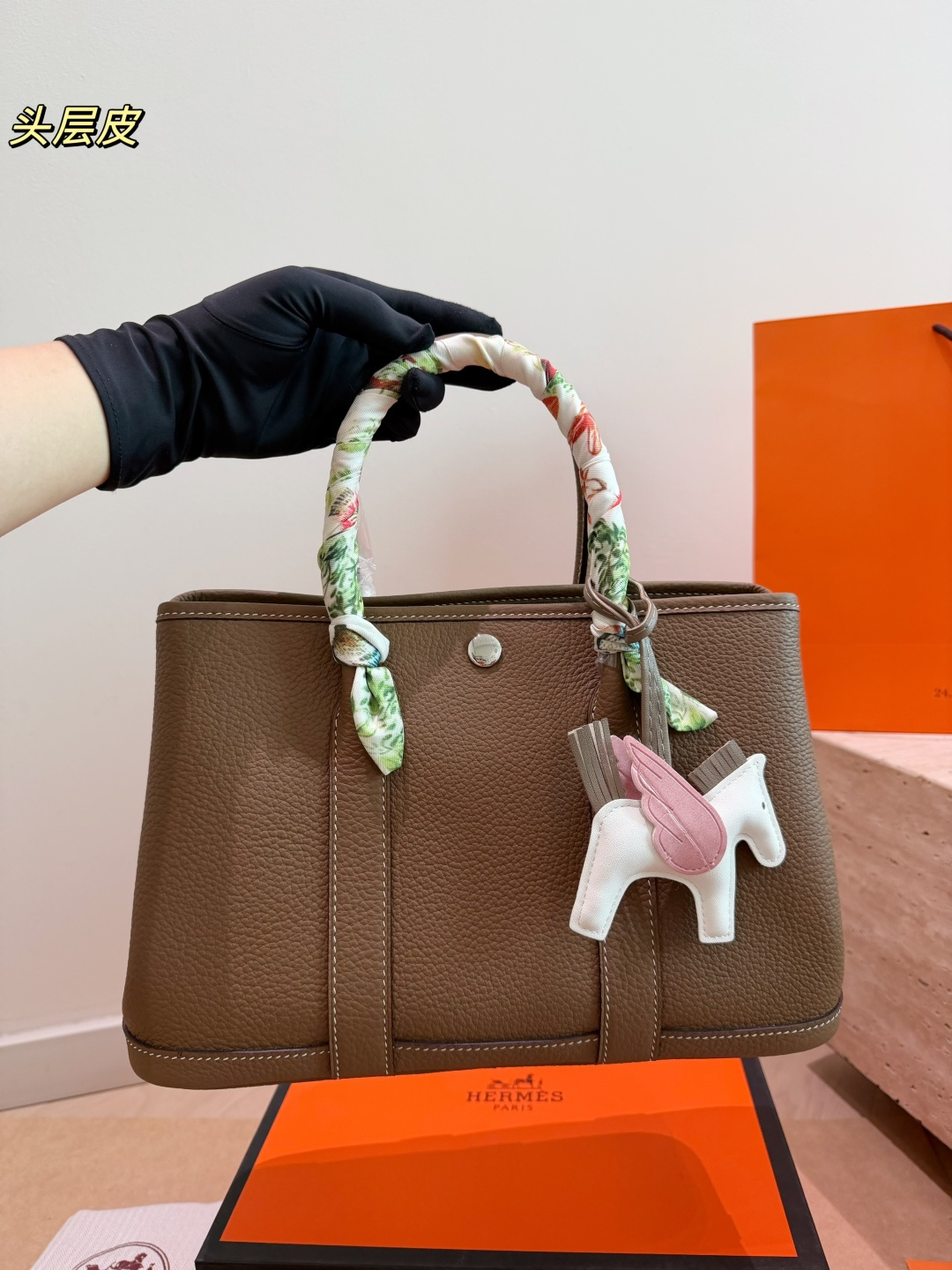 Elegant Garden-Style 30cm Negonda Top-Grain Leather Tote Bag with Silk Scarf & Horse Charm