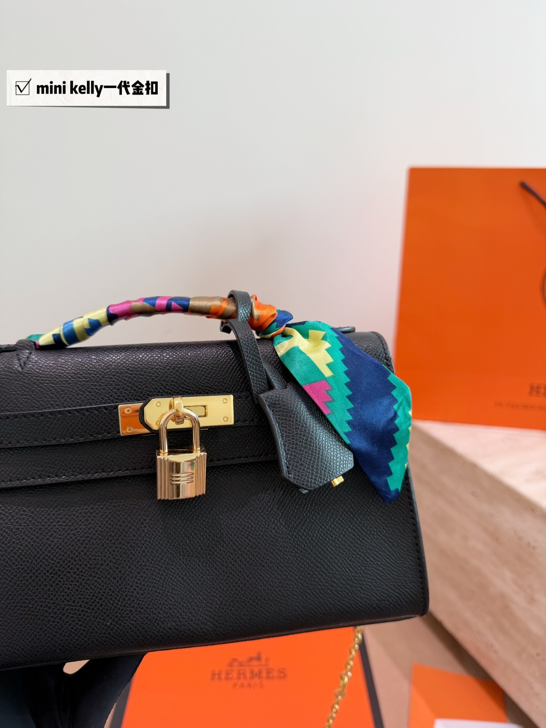 Chic Kelly-Style Pochette 20cm Epsom-Textured Leather Handbag with Silk Scarf & Gold Hardware