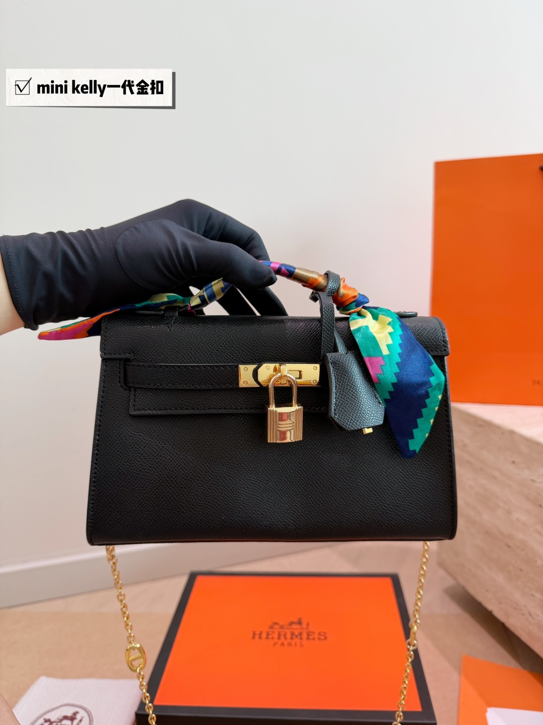 Chic Kelly-Style Pochette 20cm Epsom-Textured Leather Handbag with Silk Scarf & Gold Hardware