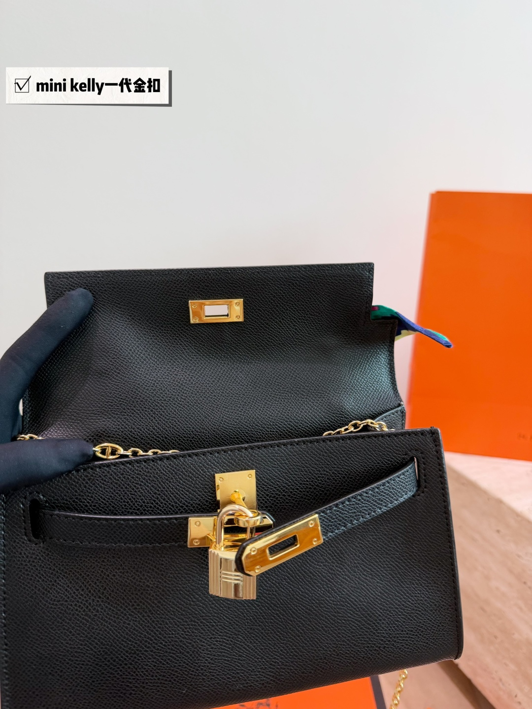 Chic Kelly-Style Pochette 20cm Epsom-Textured Leather Handbag with Silk Scarf & Gold Hardware