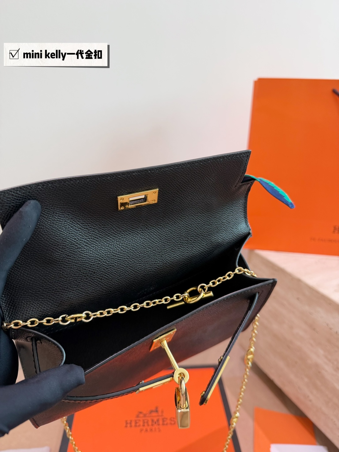 Chic Kelly-Style Pochette 20cm Epsom-Textured Leather Handbag with Silk Scarf & Gold Hardware