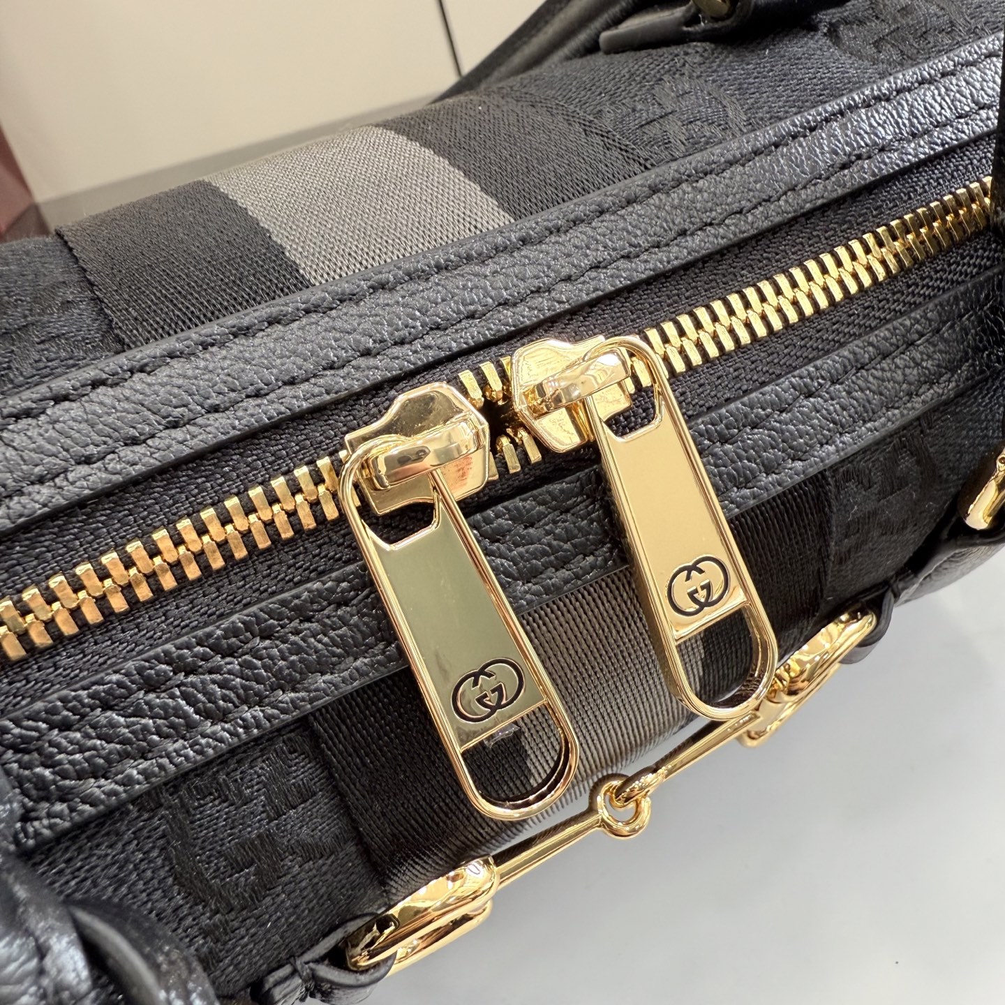 Chic Borsetto-Style GG Canvas Handbag with Horsebit Detail & NY City Tag (Black/Grey)