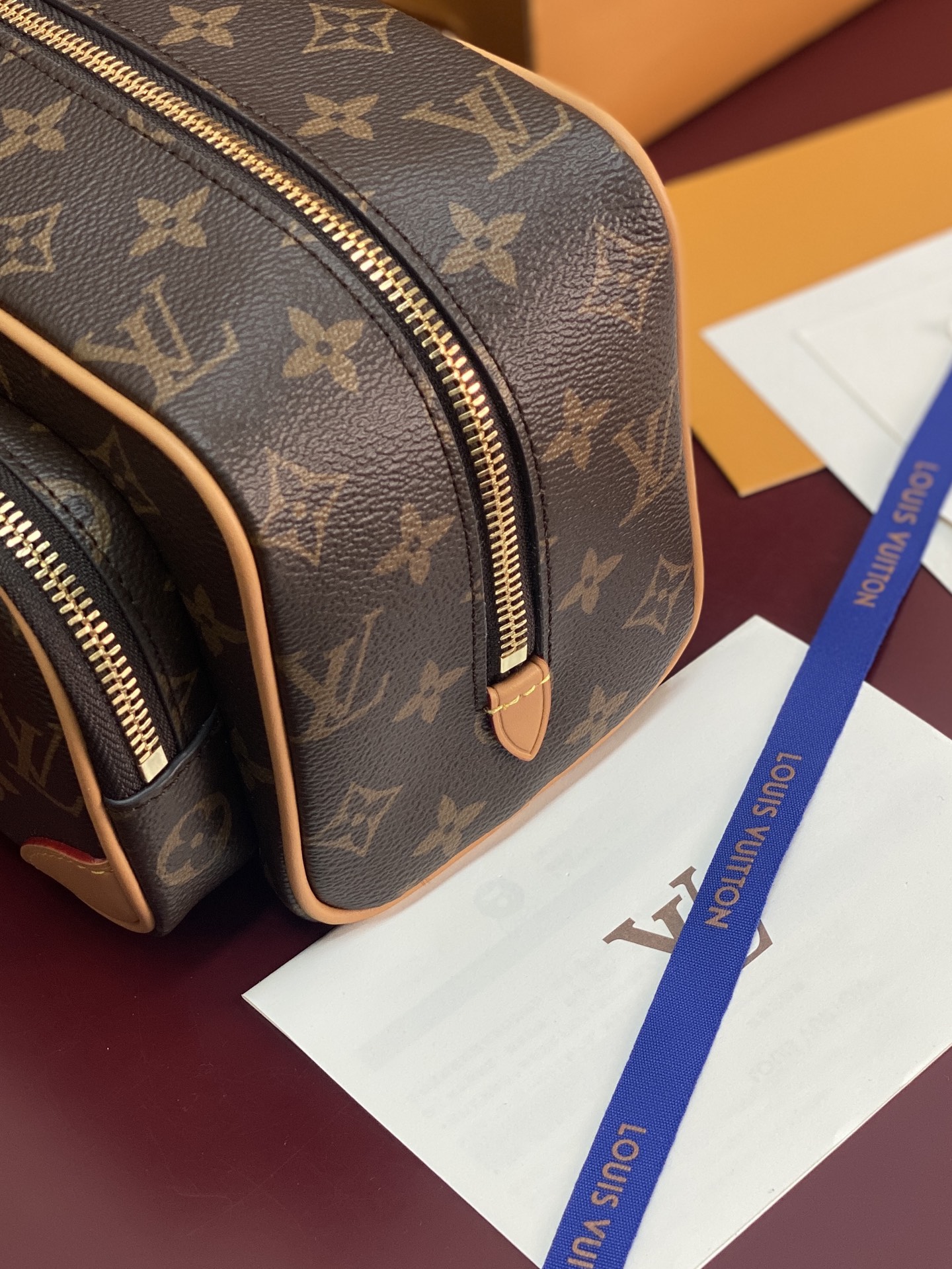 Louis Vuitton Locker Dopp Kit Cargo in Monogram Canvas (23x12x13cm)