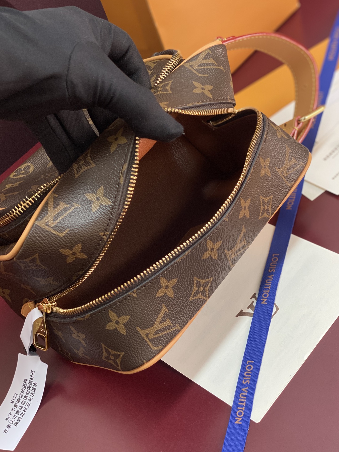Louis Vuitton Locker Dopp Kit Cargo in Monogram Canvas (23x12x13cm)
