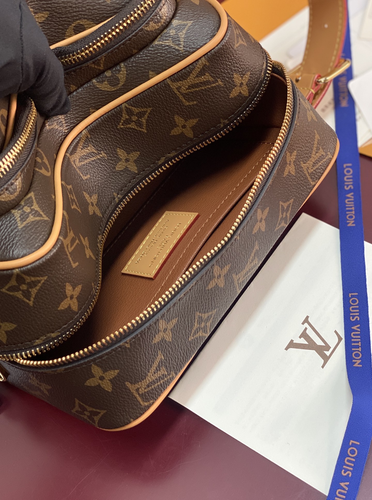Louis Vuitton Locker Dopp Kit Cargo in Monogram Canvas (23x12x13cm)