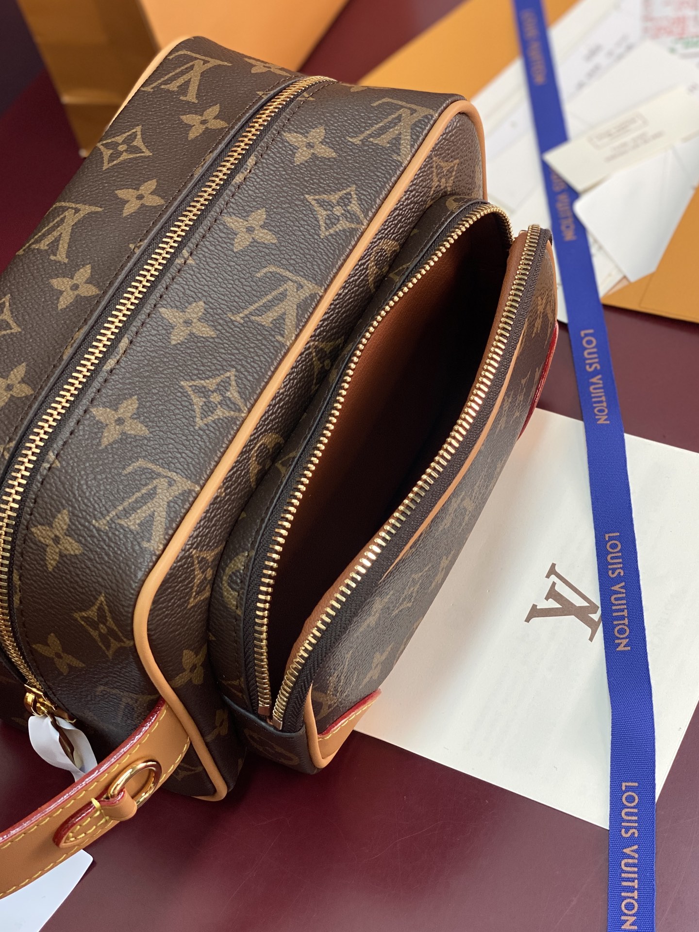 Louis Vuitton Locker Dopp Kit Cargo in Monogram Canvas (23x12x13cm)