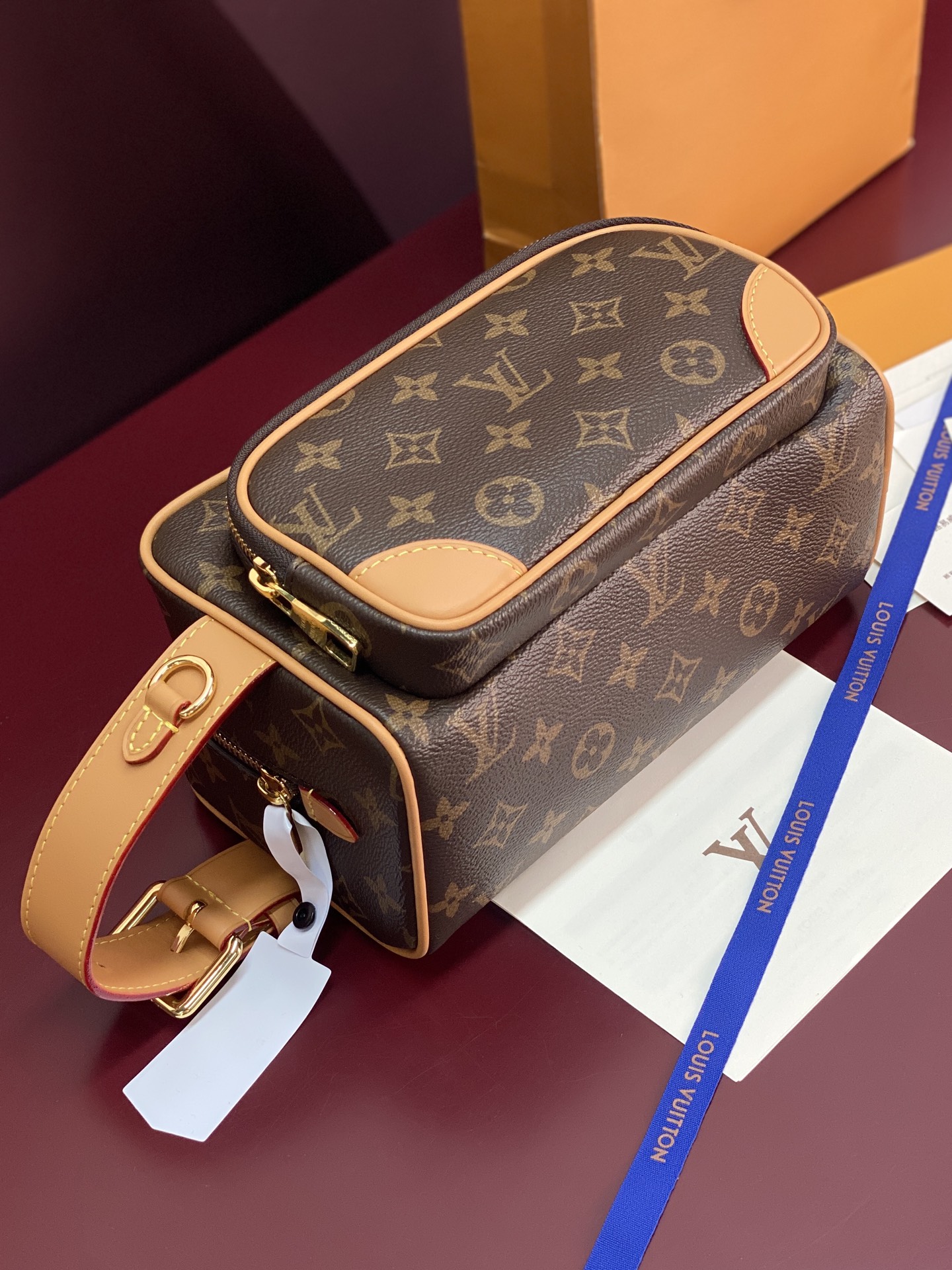 Louis Vuitton Locker Dopp Kit Cargo in Monogram Canvas (23x12x13cm)