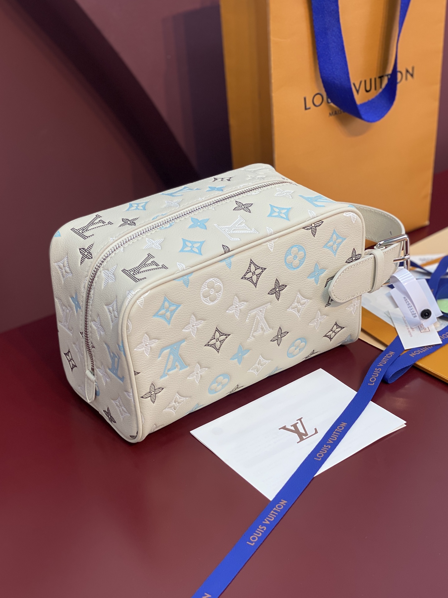 Louis Vuitton Locker Dopp Kit in Gradient Monogram Shadow Leather (23x13x12cm)