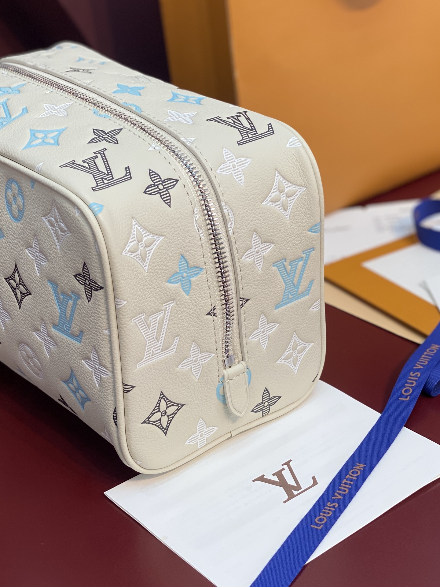 Louis Vuitton Locker Dopp Kit in Gradient Monogram Shadow Leather (23x13x12cm)
